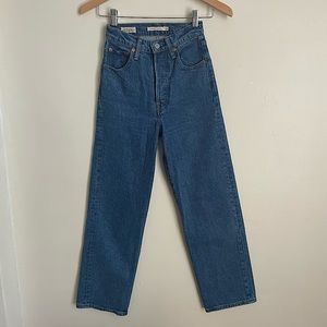 •new levi’s ribcage straight!•